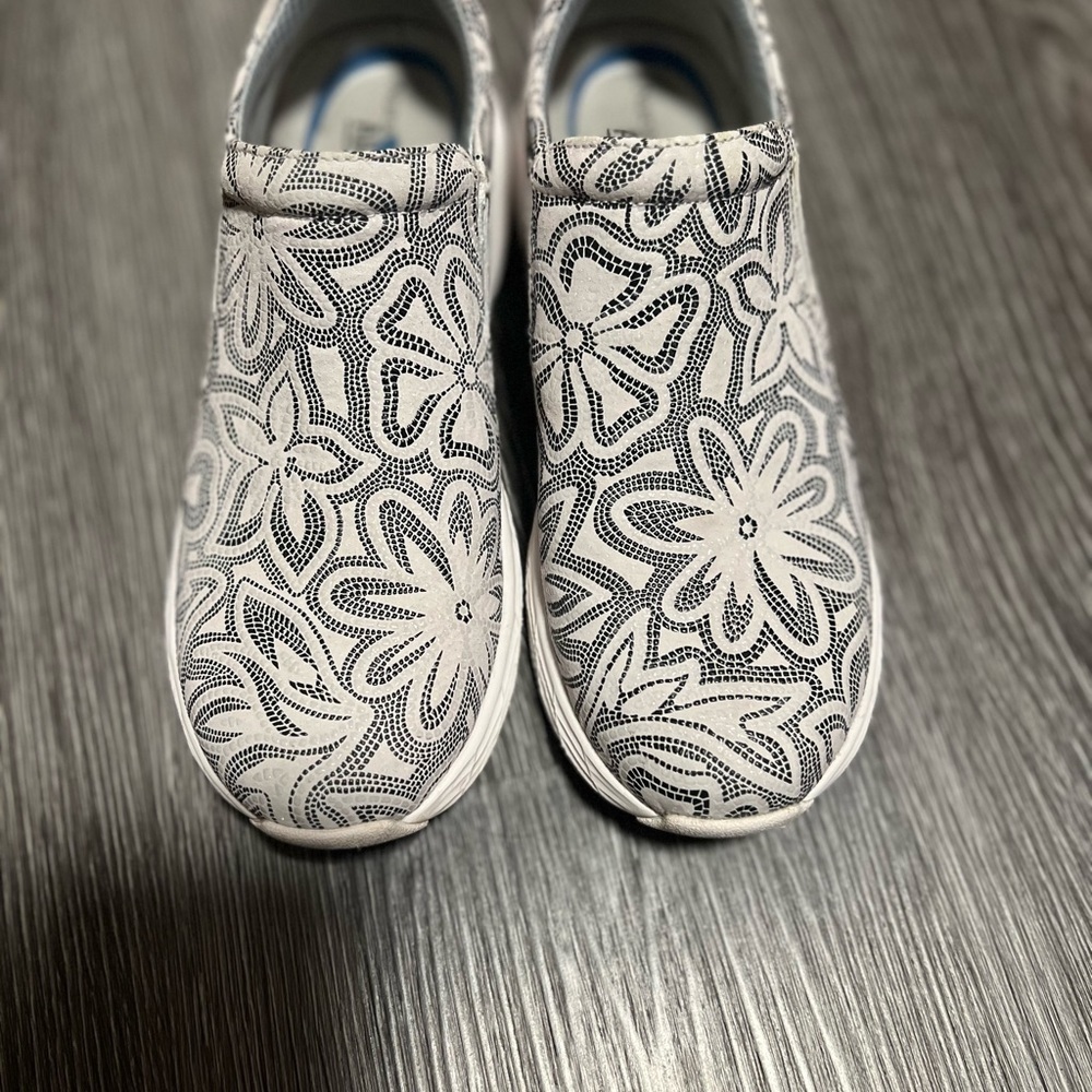 Nurse Mates Black and White Moccasins with Geometric Pattern - Picture 1 of 7